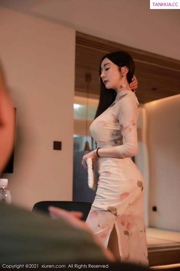 允薾  [XiuRen]高清写真图 2021.09.27 No.4002 允薾第8张图片